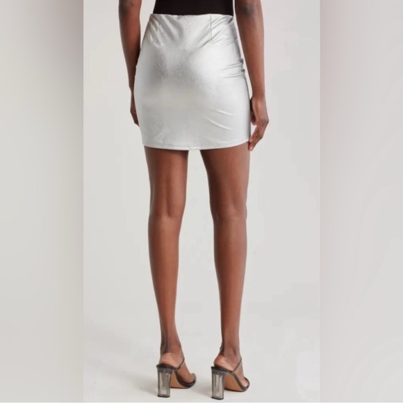 NEW Naked Wardrobe Faux Leather Skirt Silver Metallic V-Waist - Picture 2 of 7